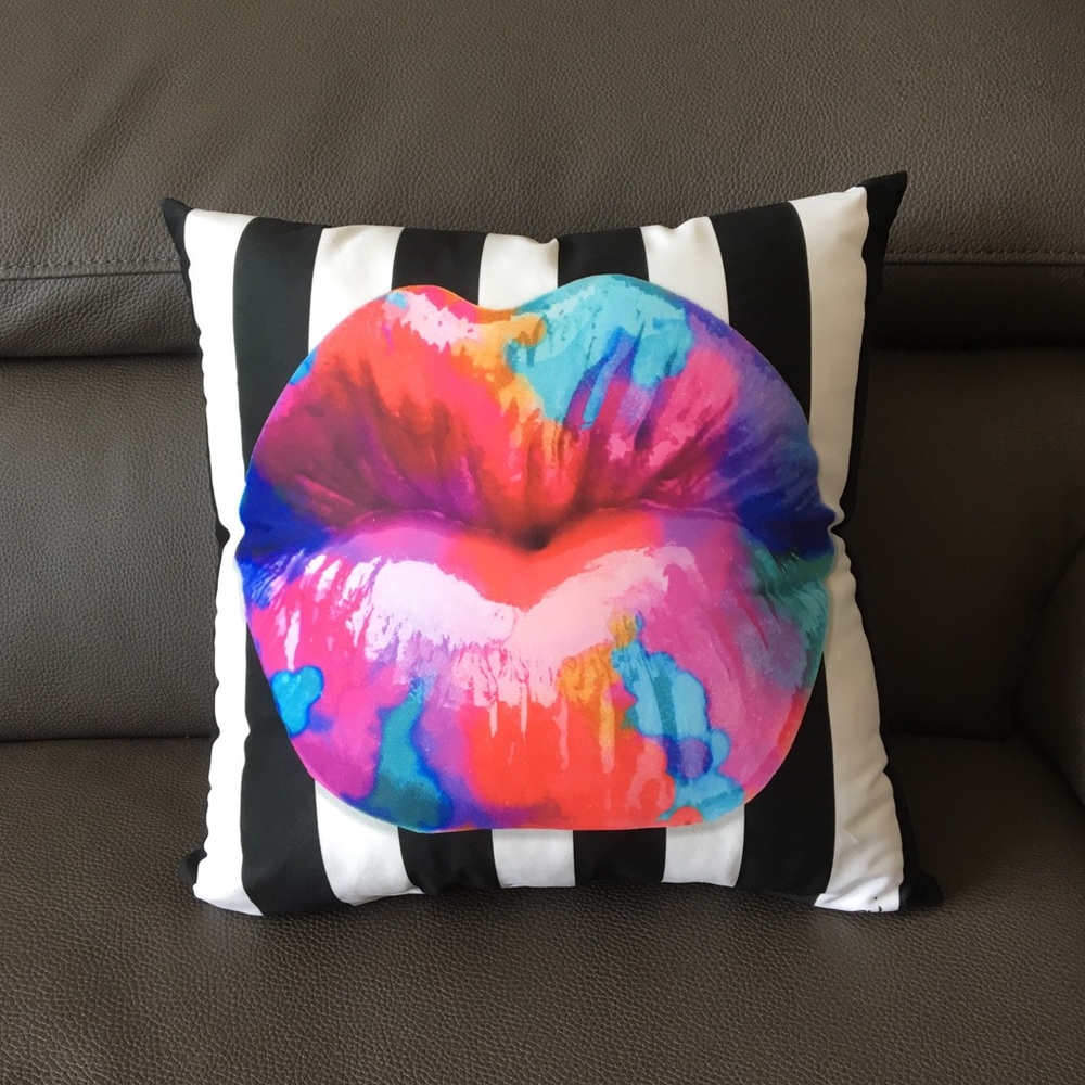 new last1 ♡ Jodi Pedri ♡ Smooches Pillow ♡ Lips - Picture 7 of 8